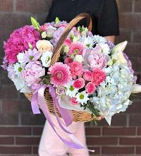 Композиция солнечный день в Большие Ключищи Цветочная композиция из Розы, Хризантемы, Пионы и Лизиантусы в корзине в Большие Ключищи