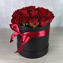 Цветочная композиция из Розы в шляпной коробке в Большие Ключищи